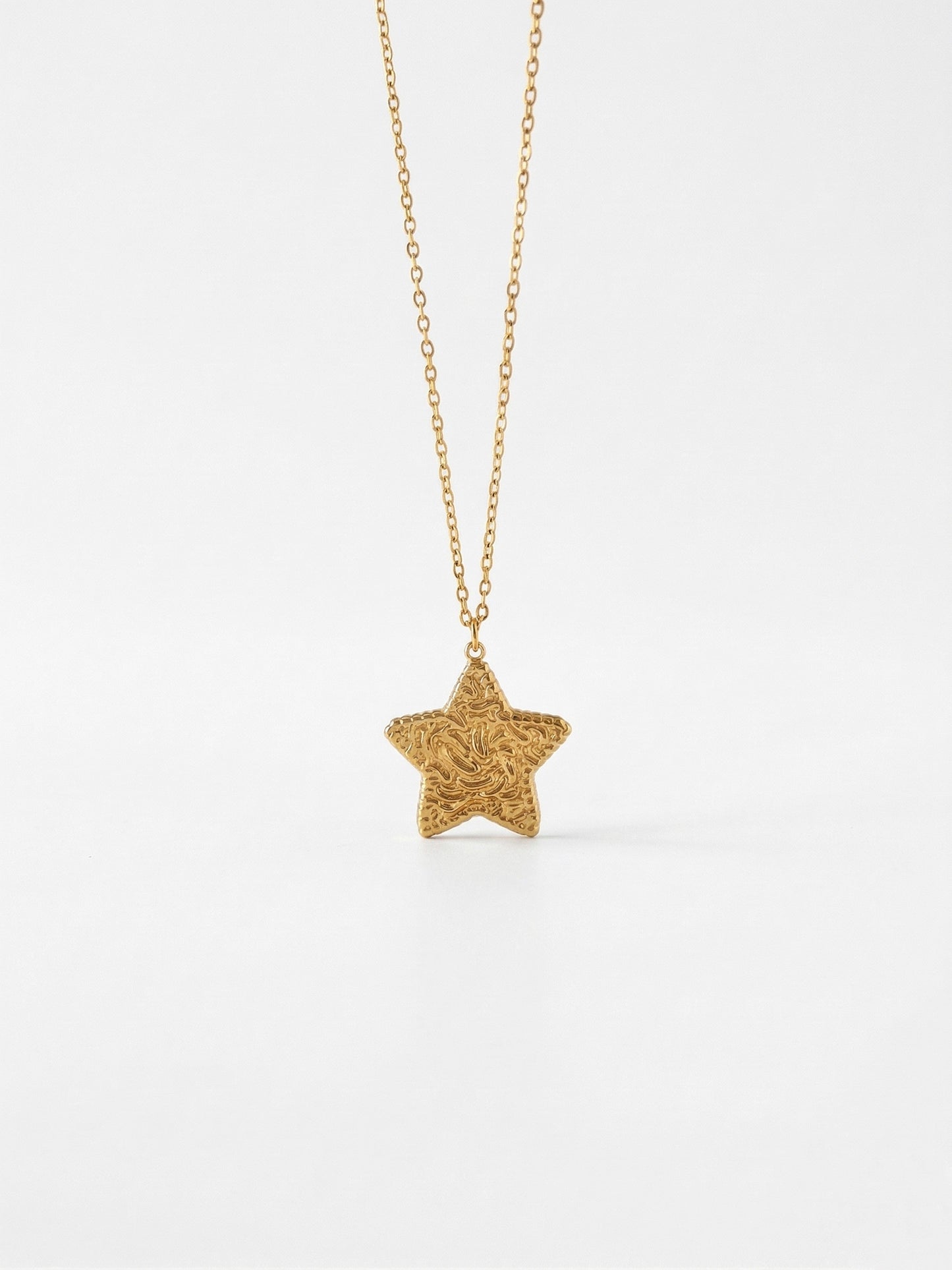 Collar Estrella con Relieve