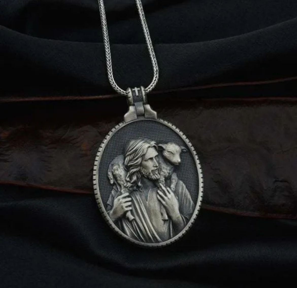 Collar Jesús