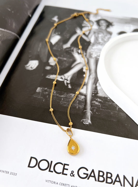 Collar Clásico Gota con Zirconia